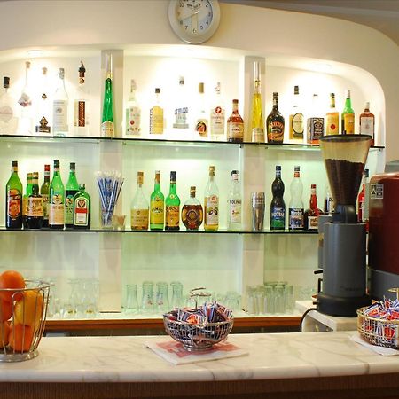 Hotel Veliero Ріміні Екстер'єр фото