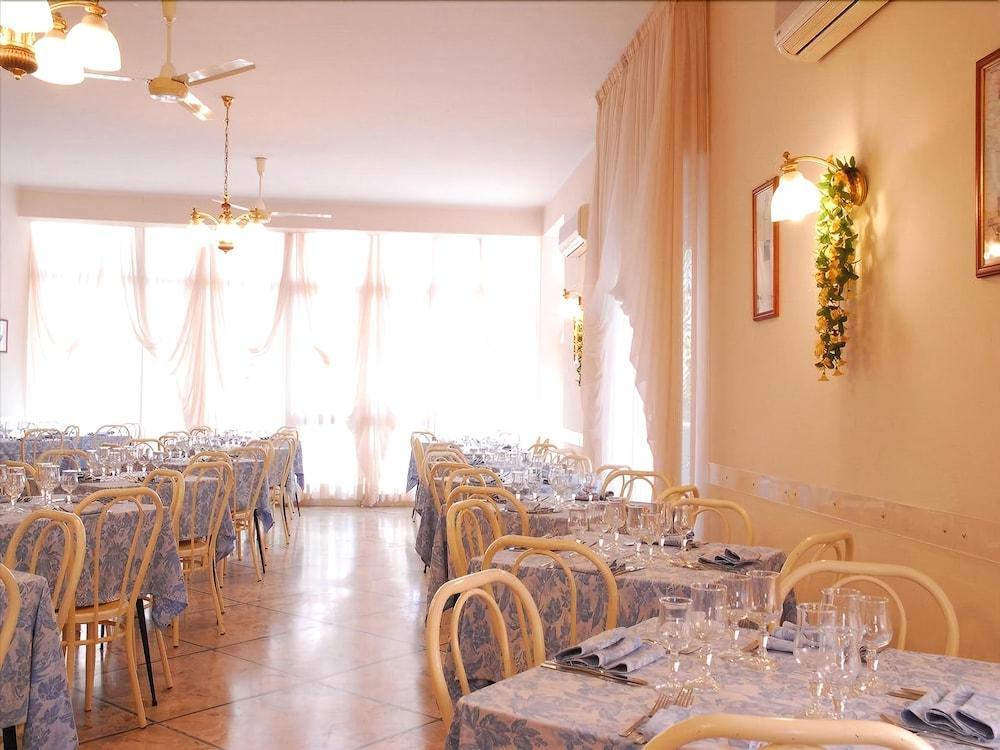 Hotel Veliero Ріміні Екстер'єр фото