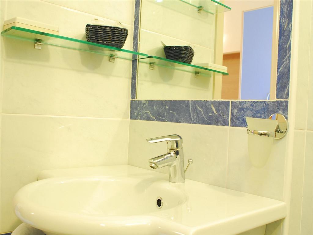 Hotel Veliero Ріміні Номер фото