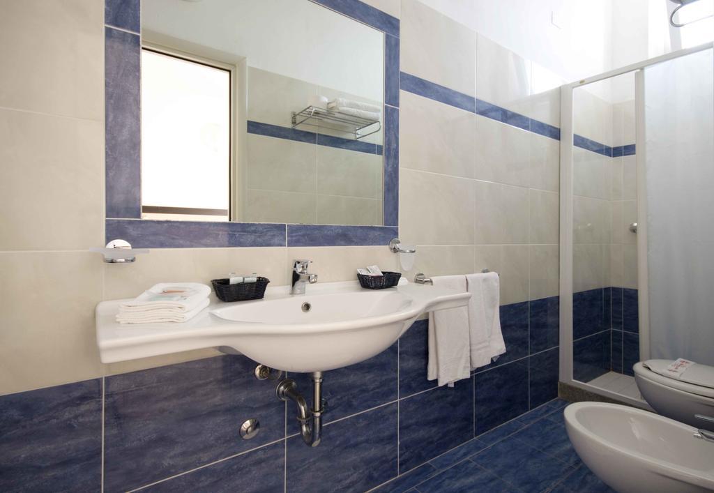 Hotel Veliero Ріміні Номер фото