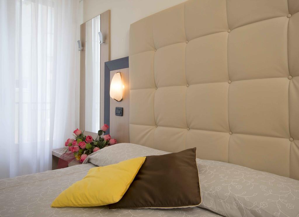 Hotel Veliero Ріміні Номер фото
