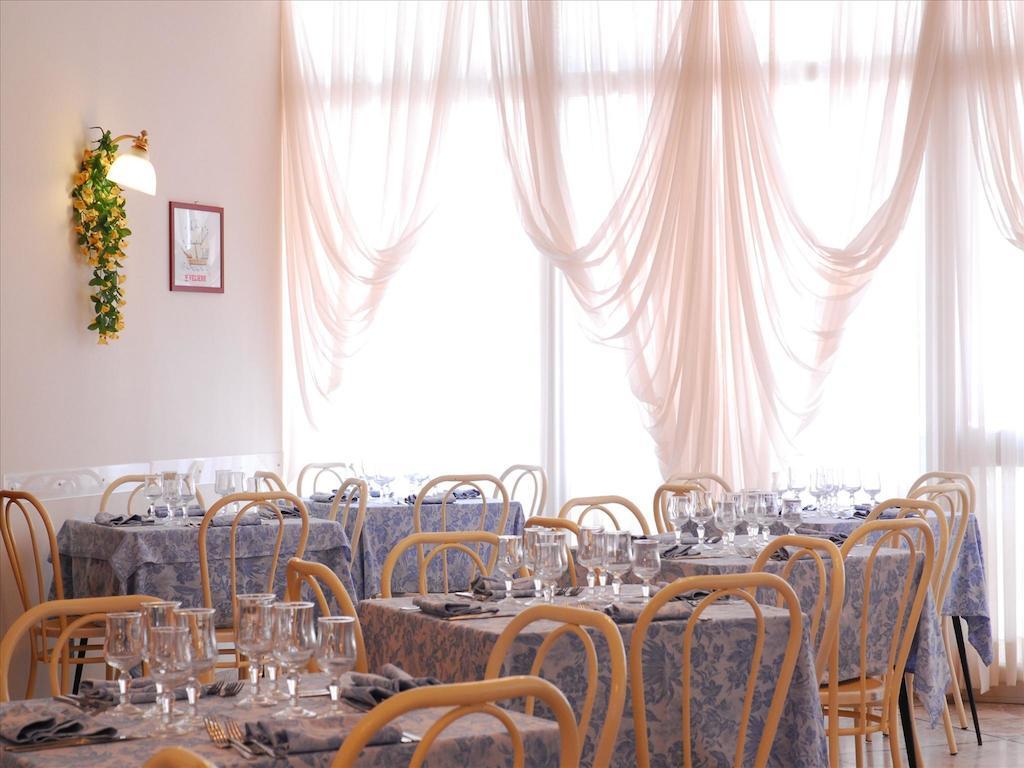 Hotel Veliero Ріміні Екстер'єр фото