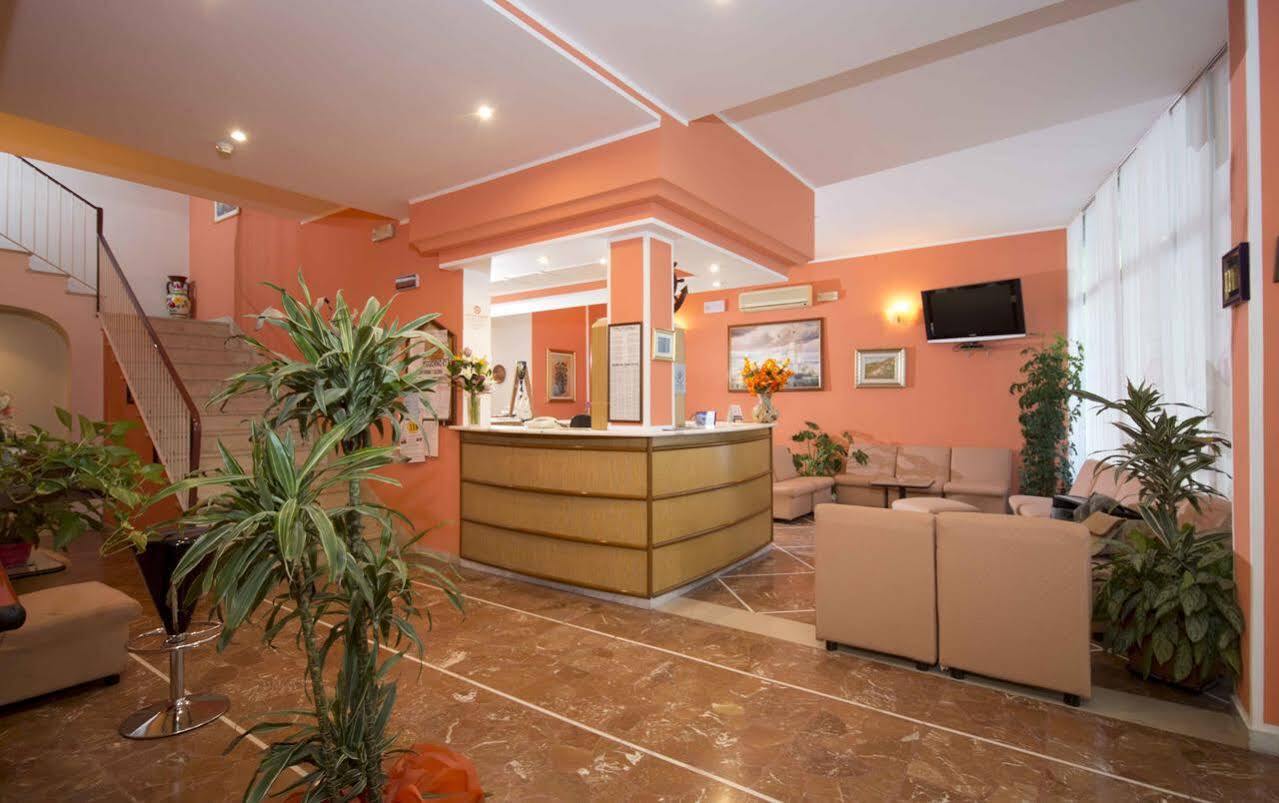 Hotel Veliero Ріміні Екстер'єр фото