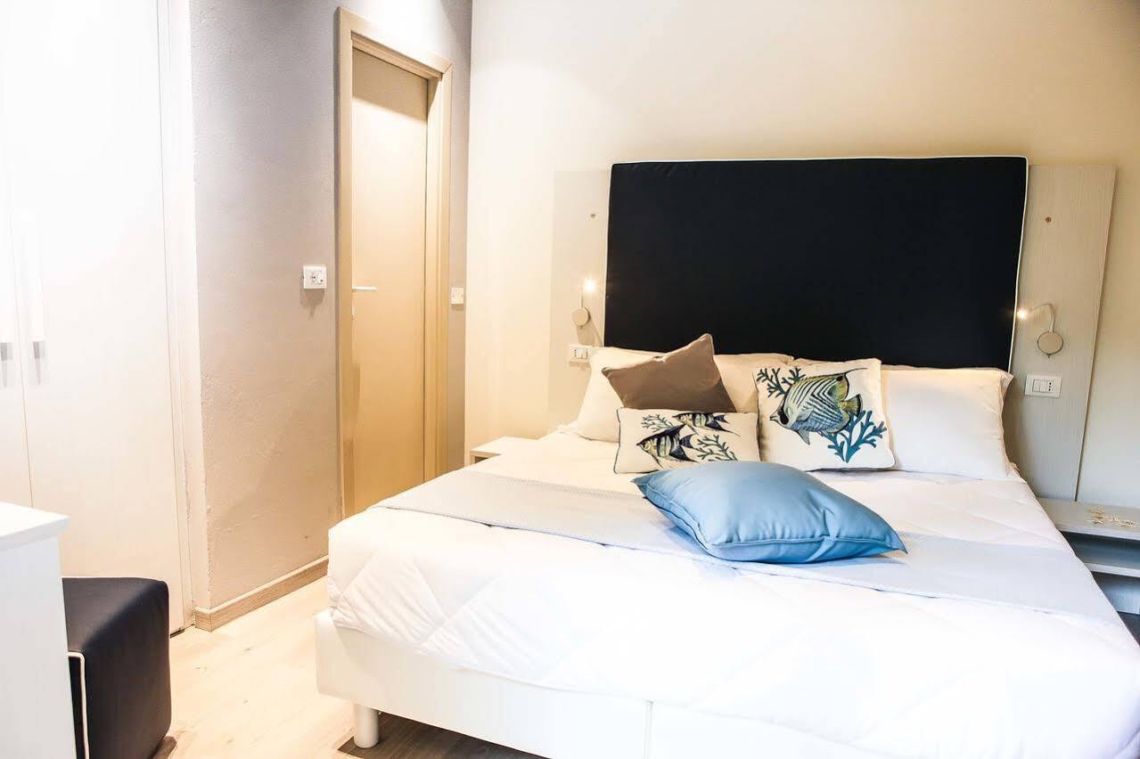 Hotel Veliero Ріміні Екстер'єр фото