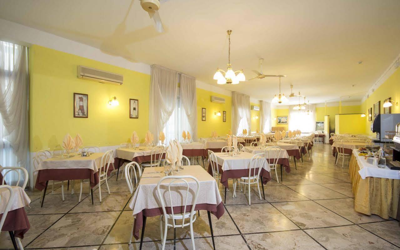 Hotel Veliero Ріміні Екстер'єр фото