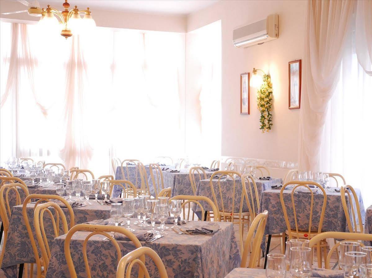 Hotel Veliero Ріміні Екстер'єр фото