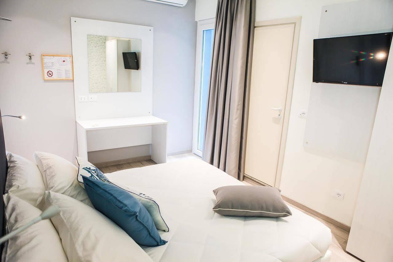 Hotel Veliero Ріміні Екстер'єр фото